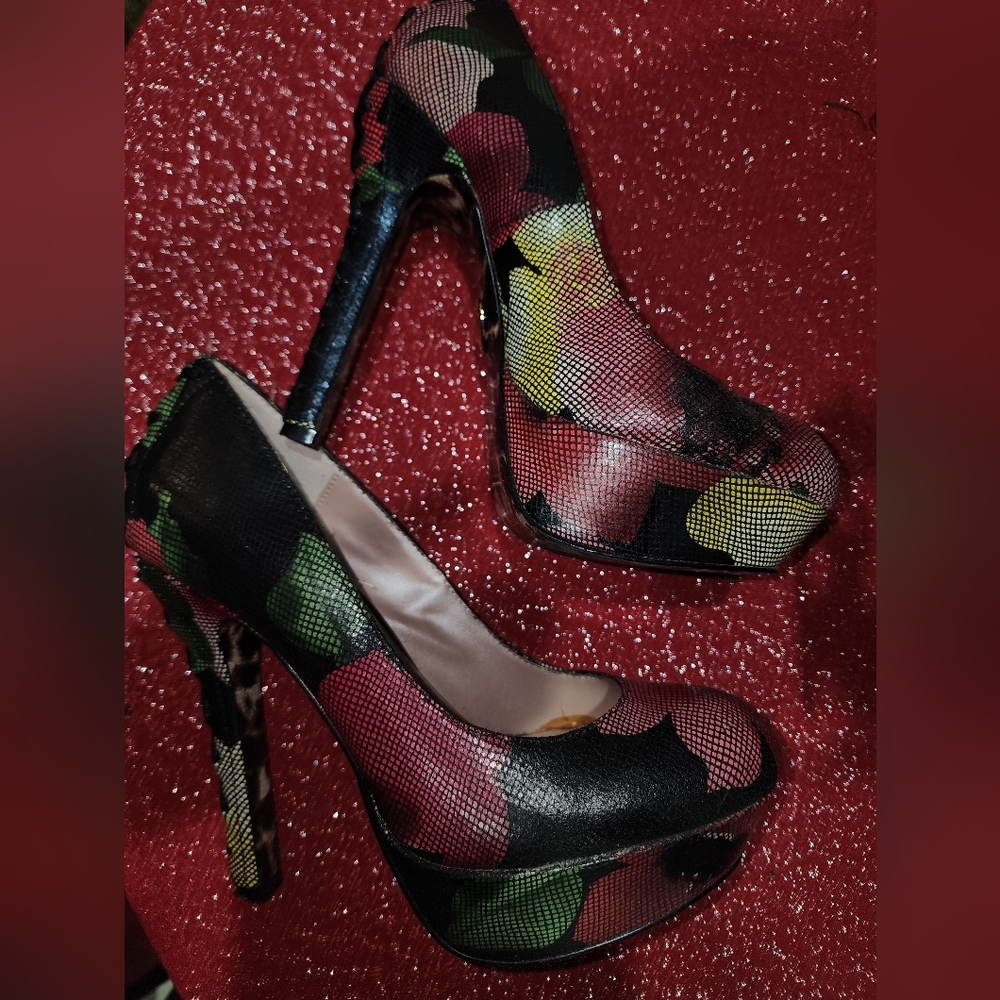 Betsey Johnson Ditan platform corset heels 7.5